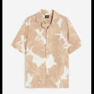 Men’s H&M Leaf Print Beige White Short Sleeve Button Down Dress Shirt Size Small